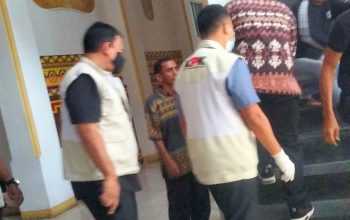 KPK Bawa Tiga Koper dari Kantor DPRD Lampung Tengah, Warga Pertanyakan Isinya