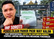 IMF Soroti Pengelolaan Parkir PKOR Way Halim Tarif Dipertanyakan, Karcis Tak Cantumkan Nominal, Pemprov Lampung Diminta Buka Mekanisme Penerimaan BANDAR LAMPUNG — Integrity Media Forum (IMF) menyoroti tata kelola parkir di kawasan Pusat Kegiatan Olahraga (PKOR) Way Halim, Bandar Lampung sabtu, 26 September 2026. Sorotan tersebut bukan semata-mata mengenai besaran uang parkir, melainkan menyangkut kepastian tarif, administrasi karcis, mekanisme pemungutan, serta transparansi penerimaan yang berasal dari fasilitas milik pemerintah daerah. Sorotan itu muncul setelah IMF menerima dokumentasi karcis parkir PKOR Way Halim. Pada karcis yang terlihat, tercantum identitas “Karcis Parkir PKOR Bandar Lampung” dan jenis kendaraan mobil. Namun, pada bagian yang tampak dalam dokumentasi, kolom nomor registrasi belum terisi dan nominal tarif tidak tercantum pada karcis tersebut dan saat itu tarif digunakan untuk kendaraan 2 motor dengan tarif 10 ribu. Kondisi ini dinilai perlu mendapat penjelasan dari pengelola maupun Pemerintah Provinsi Lampung. Sebab, Peraturan Daerah Provinsi Lampung Nomor 4 Tahun 2024 tentang Pajak Daerah dan Retribusi Daerah masih berstatus berlaku dan secara khusus mencantumkan tarif parkir kendaraan di PKOR Way Halim. Tarif Sudah Diatur, Mengapa Masih Dipertanyakan? Dalam ketentuan tarif PKOR Way Halim, kendaraan roda empat dikenakan Rp3.000 untuk dua jam pertama, kemudian Rp2.000 per jam berikutnya, dengan batas maksimal Rp10.000 per hari. Sementara kendaraan roda dua dikenakan Rp2.000 untuk dua jam pertama, kemudian Rp1.500 per jam berikutnya, dengan batas maksimal Rp6.000 per hari. Atas dasar itu, IMF mempertanyakan apabila di lapangan terdapat pungutan yang berbeda berdasarkan waktu tertentu, misalnya tarif yang disebut berubah dari pagi hingga malam. Pertanyaannya sederhana: jika tarif berbeda, apa dasar penetapannya? Apakah perbedaan tersebut memang memiliki dasar hukum atau ketentuan khusus, ataukah merupakan kebijakan operasional di lapangan? IMF menilai pertanyaan itu penting dijawab secara terbuka agar masyarakat tidak dibuat menerka-nerka mengenai tarif resmi yang sebenarnya berlaku. “Kalau tarif sudah ditetapkan melalui peraturan daerah, masyarakat berhak mengetahui tarif yang resmi. Kalau ada tarif khusus atau mekanisme berbeda, dasar hukumnya juga harus jelas. Jangan sampai masyarakat hanya mengetahui nominal ketika sudah berada di pintu parkir.” Karcis Juga Menjadi Sorotan IMF juga mempertanyakan desain dan administrasi karcis yang diberikan kepada pengguna kendaraan. Dalam dokumentasi yang diterima IMF, nominal pembayaran tidak terlihat tercantum pada karcis, sementara kolom nomor registrasi kendaraan yang tampak juga belum terisi. Hal tersebut belum dapat dijadikan kesimpulan bahwa karcis tersebut tidak sah. Namun, IMF meminta pengelola menjelaskan apakah karcis tersebut merupakan dokumen resmi pemungutan retribusi dan bagaimana setiap transaksi dicatat serta dipertanggungjawabkan. Pertanyaan itu relevan karena PP Nomor 35 Tahun 2023 mengatur bahwa retribusi dapat ditetapkan melalui SKRD atau dokumen lain yang dipersamakan, termasuk karcis maupun bentuk dokumen pembayaran lainnya. Dengan demikian, bagi IMF, yang harus dipastikan adalah setiap uang yang dibayarkan masyarakat memiliki dasar pungutan dan dapat ditelusuri dalam administrasi penerimaan. Mengapa Bayar Saat Masuk? IMF juga mempertanyakan mekanisme pembayaran yang dilakukan sejak kendaraan memasuki kawasan PKOR. Namun, IMF menegaskan bahwa pembayaran di muka tidak otomatis merupakan pelanggaran. Yang perlu diperiksa adalah apakah mekanisme tersebut sesuai dengan ketentuan pengelolaan retribusi dan apakah nominal yang dibayarkan tetap mengacu pada tarif resmi. Persoalan yang lebih mendasar adalah bagaimana petugas mengetahui lama kendaraan berada di kawasan apabila pembayaran dilakukan sejak awal dan tarif ditentukan berdasarkan durasi. Apakah setiap kendaraan dicatat secara elektronik? Apakah nomor kendaraan direkam? Apakah waktu masuk dan keluar tercatat? Atau seluruhnya masih dilakukan secara manual? Pertanyaan tersebut penting untuk memastikan tidak terjadi perbedaan antara jumlah kendaraan yang masuk dengan penerimaan yang dilaporkan. Masuk Pendapatan Daerah? IMF juga meminta Pemerintah Provinsi Lampung menjelaskan secara terbuka ke mana uang hasil pungutan parkir PKOR bermuara. Retribusi tempat khusus parkir merupakan bagian dari jenis retribusi daerah dalam kerangka UU Nomor 1 Tahun 2022 tentang Hubungan Keuangan antara Pemerintah Pusat dan Pemerintahan Daerah. Karena tarif parkir PKOR Way Halim telah ditetapkan dalam Perda Provinsi Lampung Nomor 4 Tahun 2024, IMF meminta data mengenai target dan realisasi penerimaan parkir PKOR serta mekanisme penyetorannya. Dengan kata lain, publik berhak mendapatkan penjelasan mengenai apakah seluruh penerimaan yang dipungut dari masyarakat telah dicatat dan disetorkan sesuai mekanisme keuangan daerah. IMF Minta Pemprov Lampung Tidak Sekadar Menjawab Soal Tarif IMF meminta Pemprov Lampung tidak berhenti pada penjelasan mengenai nominal tarif. Ada sejumlah pertanyaan yang perlu dijawab: Siapa pengelola resmi parkir PKOR Way Halim? Berapa target penerimaan parkir PKOR dalam APBD? Berapa realisasinya? Berapa rata-rata kendaraan yang masuk setiap hari? Bagaimana transaksi dicatat? Apakah tersedia sistem komputerisasi atau elektronik? Jika masih tunai, bagaimana mekanisme penghitungan dan penyetorannya? Mengapa nominal tarif tidak tercantum pada karcis yang didokumentasikan? Apa fungsi nomor registrasi pada karcis? Apakah terdapat tarif khusus pada malam hari atau ketika berlangsung kegiatan tertentu? Jika ada, apa dasar hukum atau dokumen penetapannya? “Kami tidak menuduh adanya penyimpangan. Justru karena ini menyangkut fasilitas pemerintah dan pungutan kepada masyarakat, kami meminta semuanya terang dan terbuka. Kalau mekanismenya sudah sesuai aturan, tentu pemerintah tinggal menunjukkan dasar tarif, sistem pencatatan, serta laporan penerimaannya,” kata IMF. Menurut IMF, transparansi menjadi penting agar petugas parkir tidak berada dalam posisi yang rentan dipersoalkan dan masyarakat juga memperoleh kepastian mengenai uang yang mereka bayarkan. IMF mendorong Pemprov Lampung melakukan evaluasi terhadap sistem parkir PKOR Way Halim, termasuk mempertimbangkan sistem pencatatan yang lebih transparan sehingga jumlah kendaraan, waktu parkir, tarif dan penerimaan dapat direkonsiliasi. Pada akhirnya, IMF menyerahkan kepada instansi pemerintah dan aparat pengawasan untuk melakukan verifikasi apabila terdapat perbedaan antara praktik di lapangan dengan ketentuan yang berlaku. Sebab, persoalannya bukan sekadar uang parkir. Persoalannya adalah bagaimana pungutan atas fasilitas publik dikelola secara tertib, transparan, dan dapat dipertanggungjawabkan kepada masyarakat. Dasar hukum: UU Nomor 1 Tahun 2022, PP Nomor 35 Tahun 2023, dan Perda Provinsi Lampung Nomor 4 Tahun 2024. Perda tersebut ditetapkan dan mulai berlaku pada 10 Januari 2024 serta tercatat masih berlaku. Perda Provinsi Lampung Nomor 4 Tahun 2024